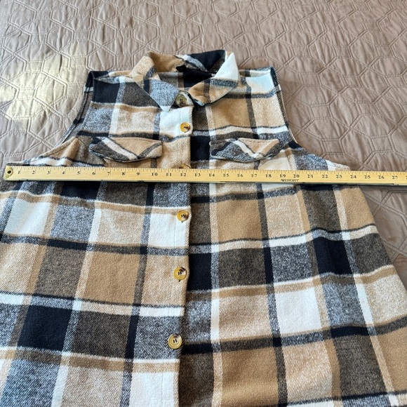 SHEIN Curve 3XL Women’s Plaid Fleece Vest in Tan & Gray - Picture 7 of 8